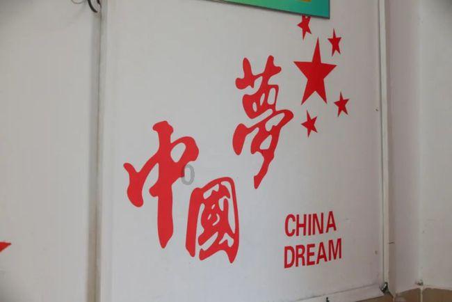 逃离无人的学校